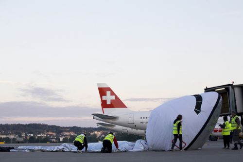 Надувной самолет в Швейцарии